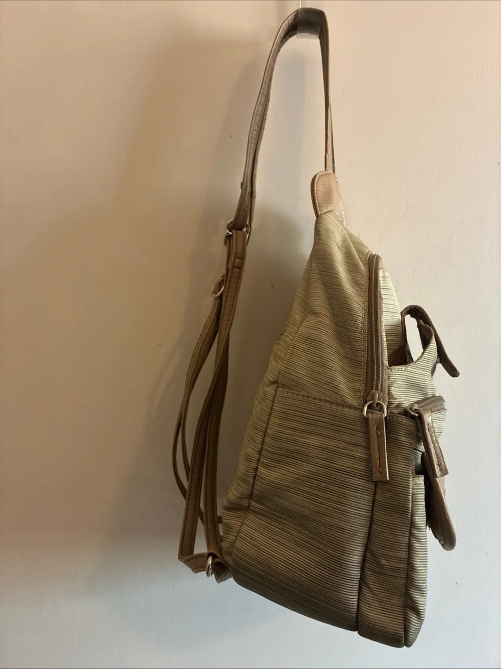MultiSac-Taupe Bag Backpack Adjustable Straps Multi Pockets Zipper Pockets EUC